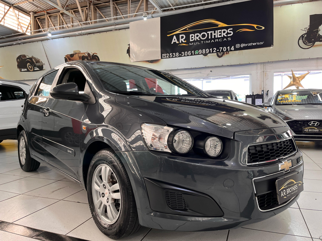 Chevrolet Sonic Cinza