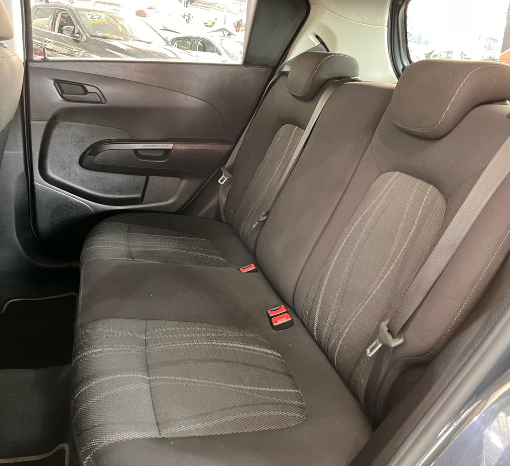 Chevrolet Sonic Cinza