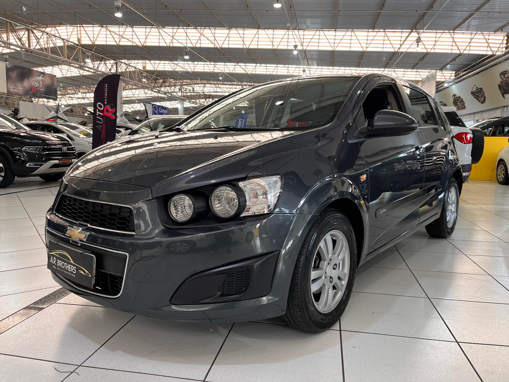 Chevrolet Sonic Cinza