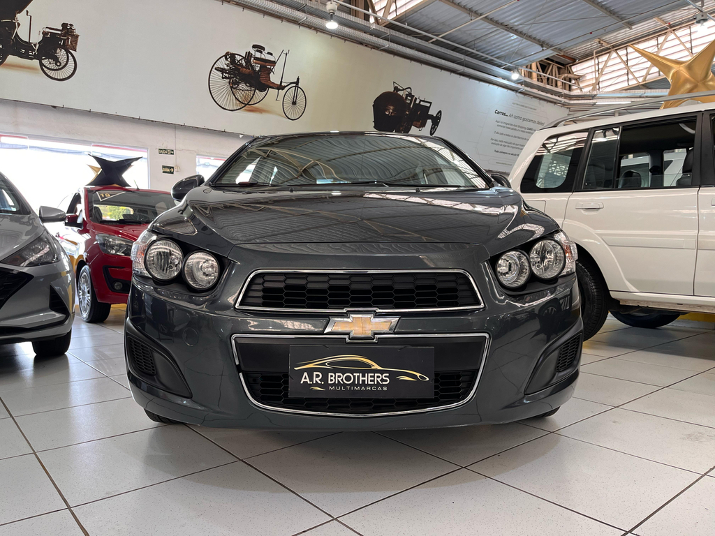 Chevrolet Sonic Cinza
