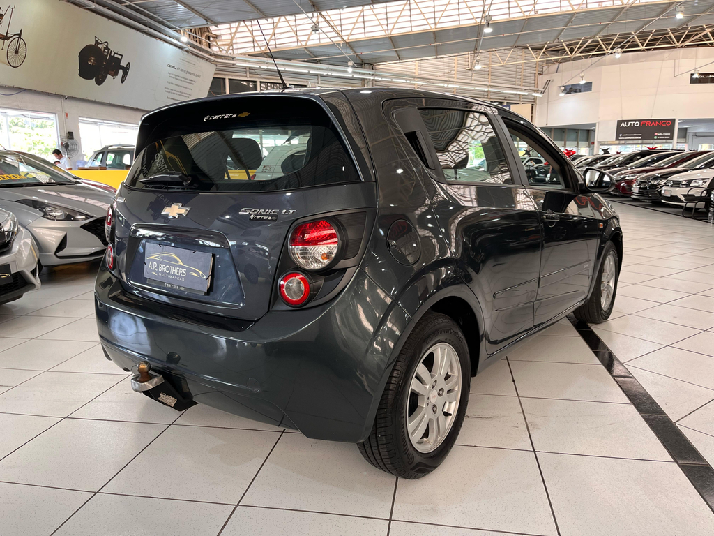 Chevrolet Sonic Cinza