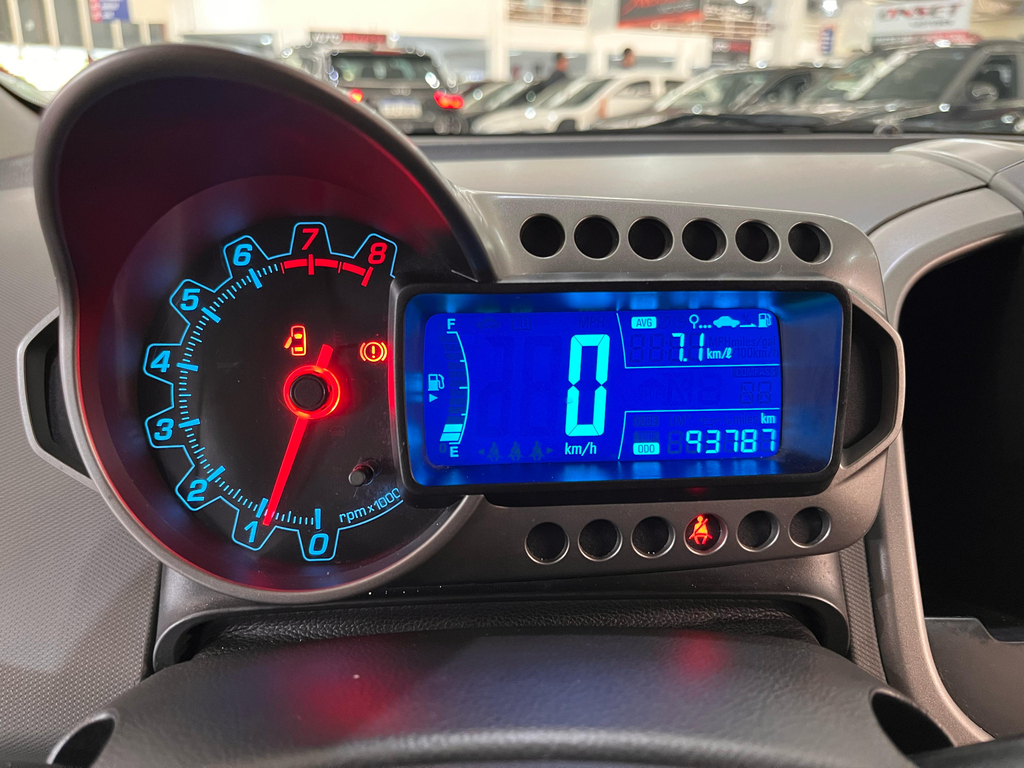 Chevrolet Sonic Cinza