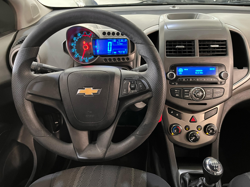 Chevrolet Sonic Cinza