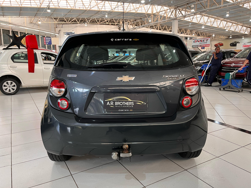 Chevrolet Sonic Cinza