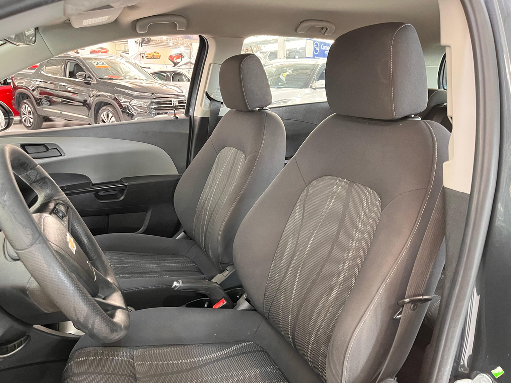 Chevrolet Sonic Cinza