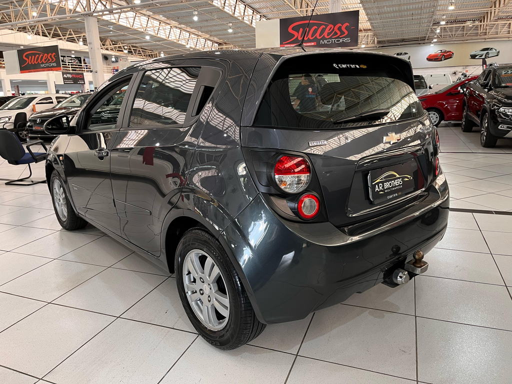 Chevrolet Sonic Cinza