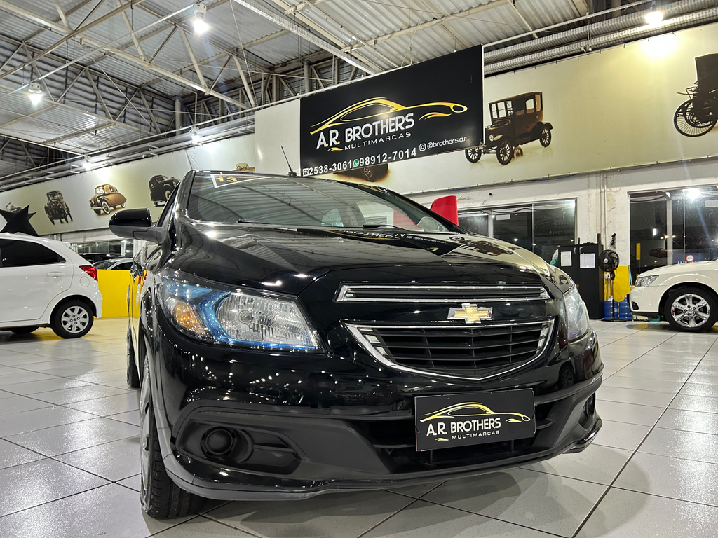 Chevrolet Onix Preto