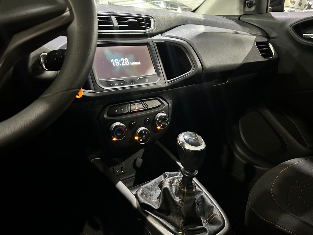 Chevrolet Onix Preto
