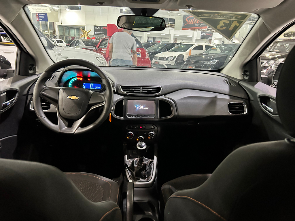 Chevrolet Onix Preto