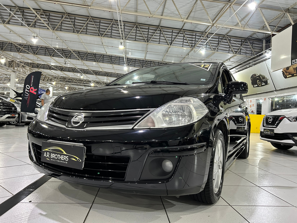 Nissan Tiida Preto