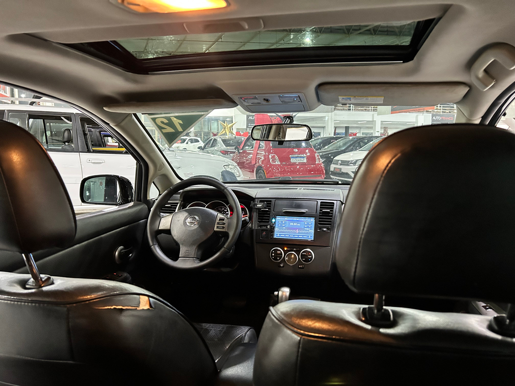 Nissan Tiida Preto