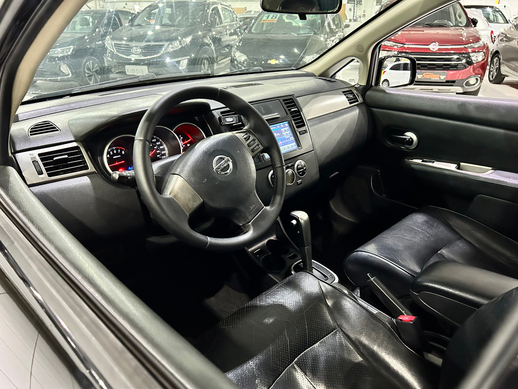 Nissan Tiida Preto