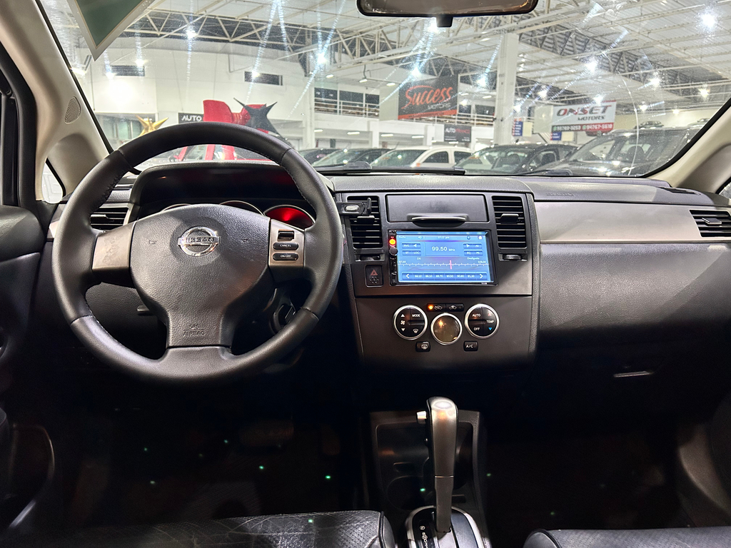 Nissan Tiida Preto