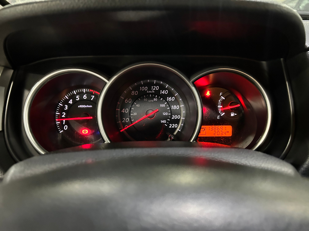 Nissan Tiida Preto