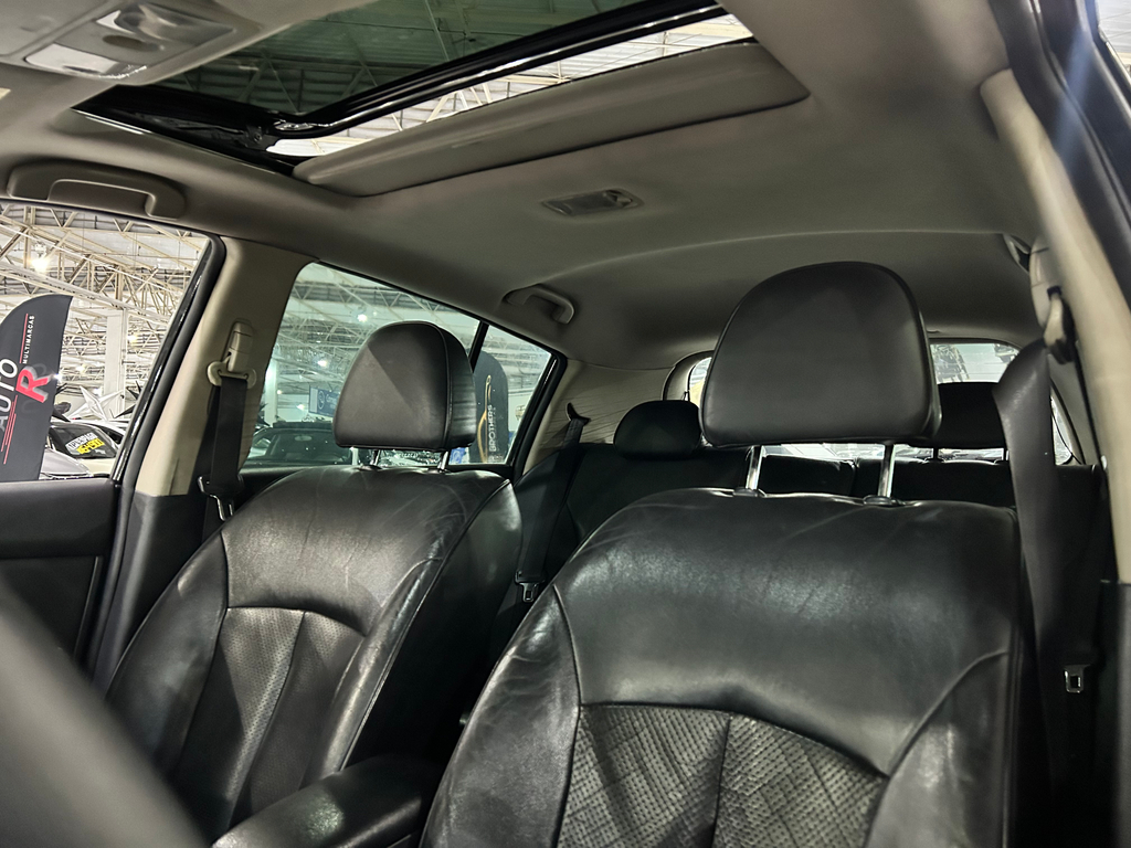 Nissan Tiida Preto