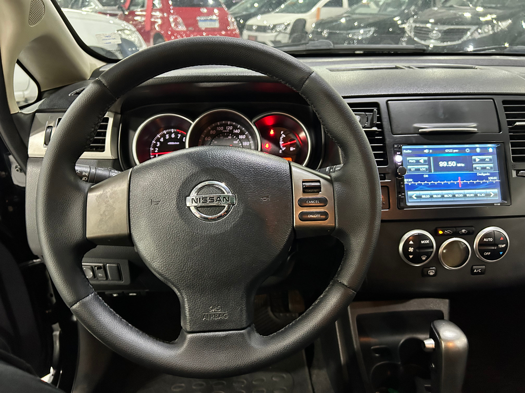 Nissan Tiida Preto