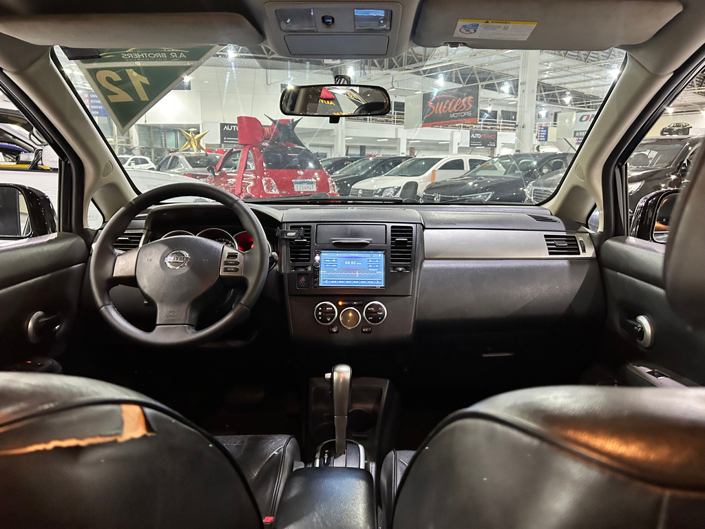 Nissan Tiida Preto