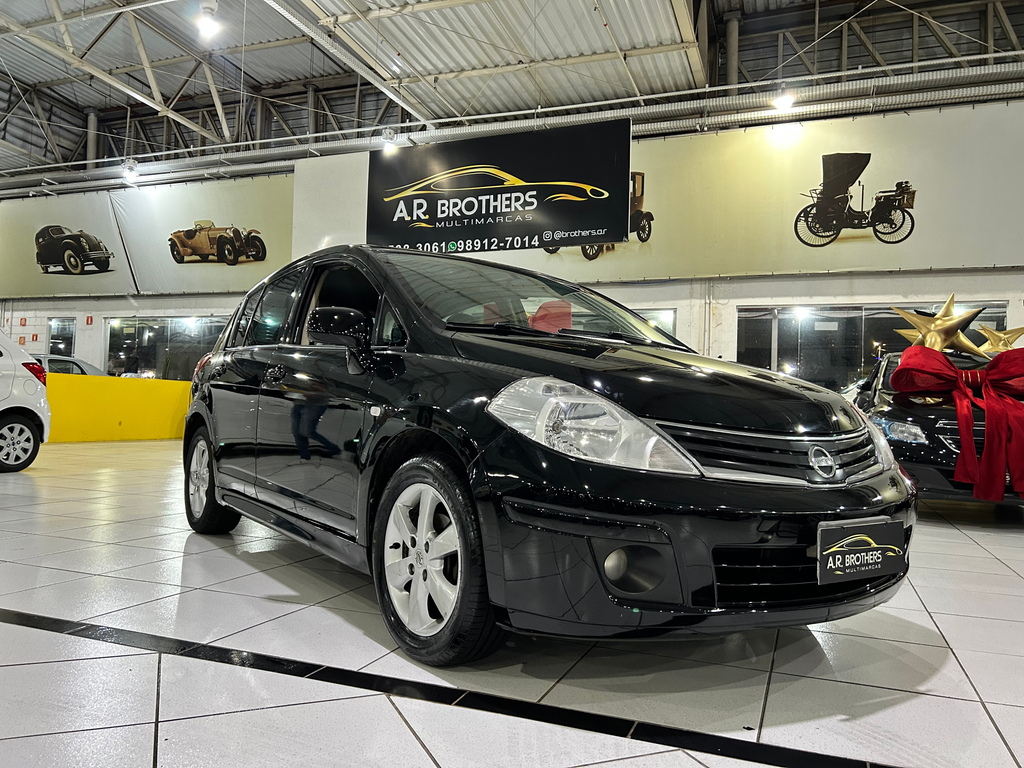 Nissan Tiida Preto