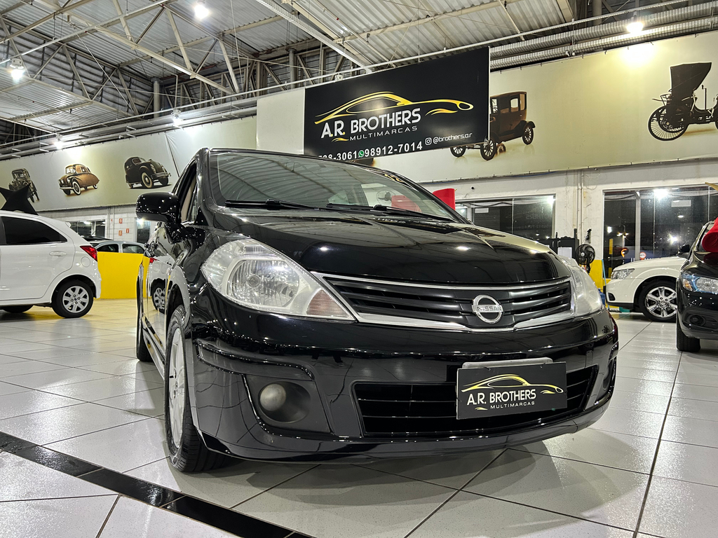 Nissan Tiida Preto