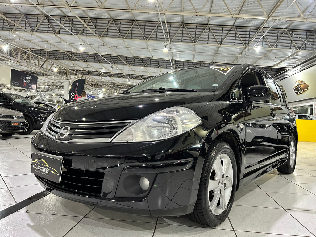 Nissan Tiida Preto