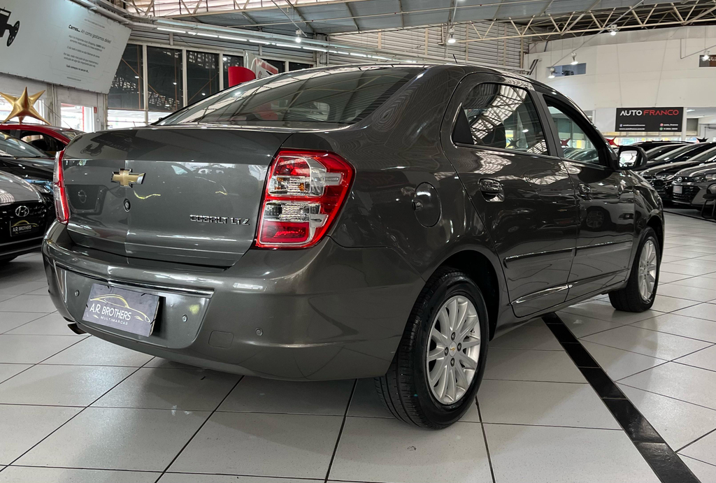 Chevrolet Cobalt Cinza