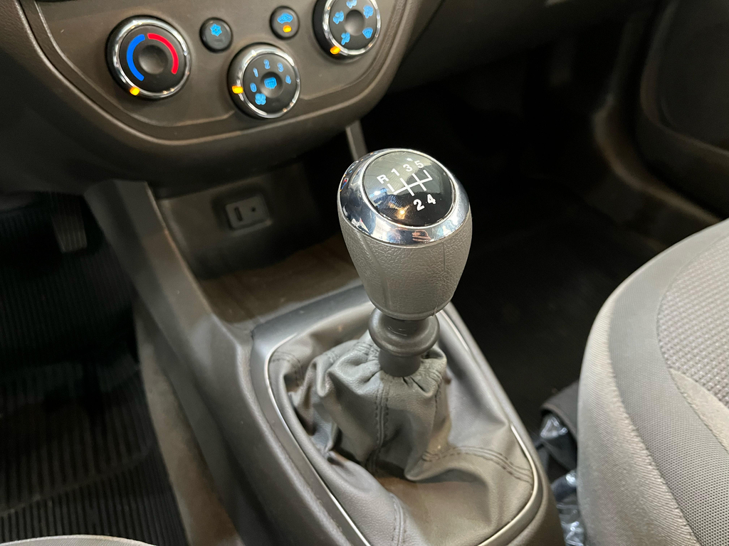 Chevrolet Cobalt Cinza