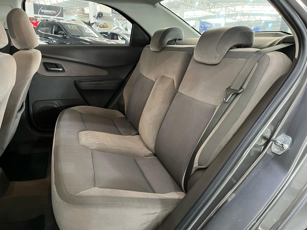 Chevrolet Cobalt Cinza