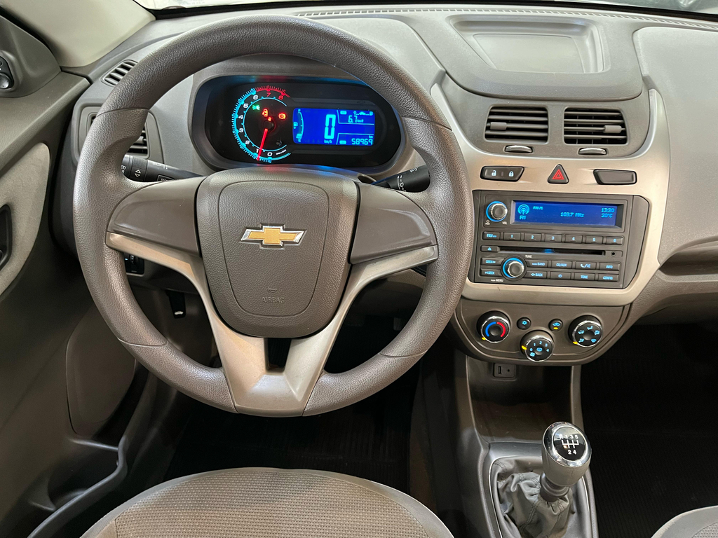 Chevrolet Cobalt Cinza
