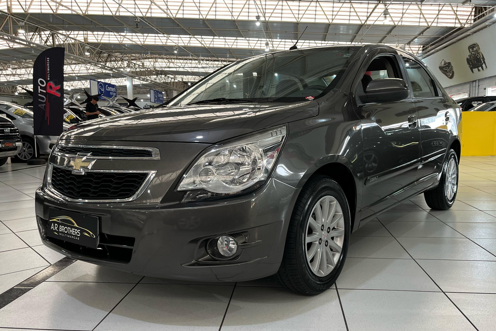 Chevrolet Cobalt Cinza