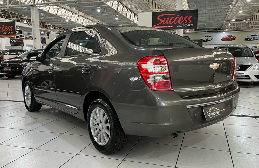 Chevrolet Cobalt Cinza