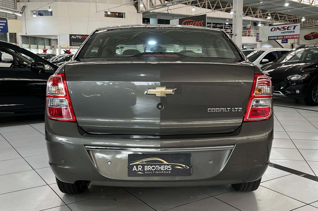 Chevrolet Cobalt Cinza