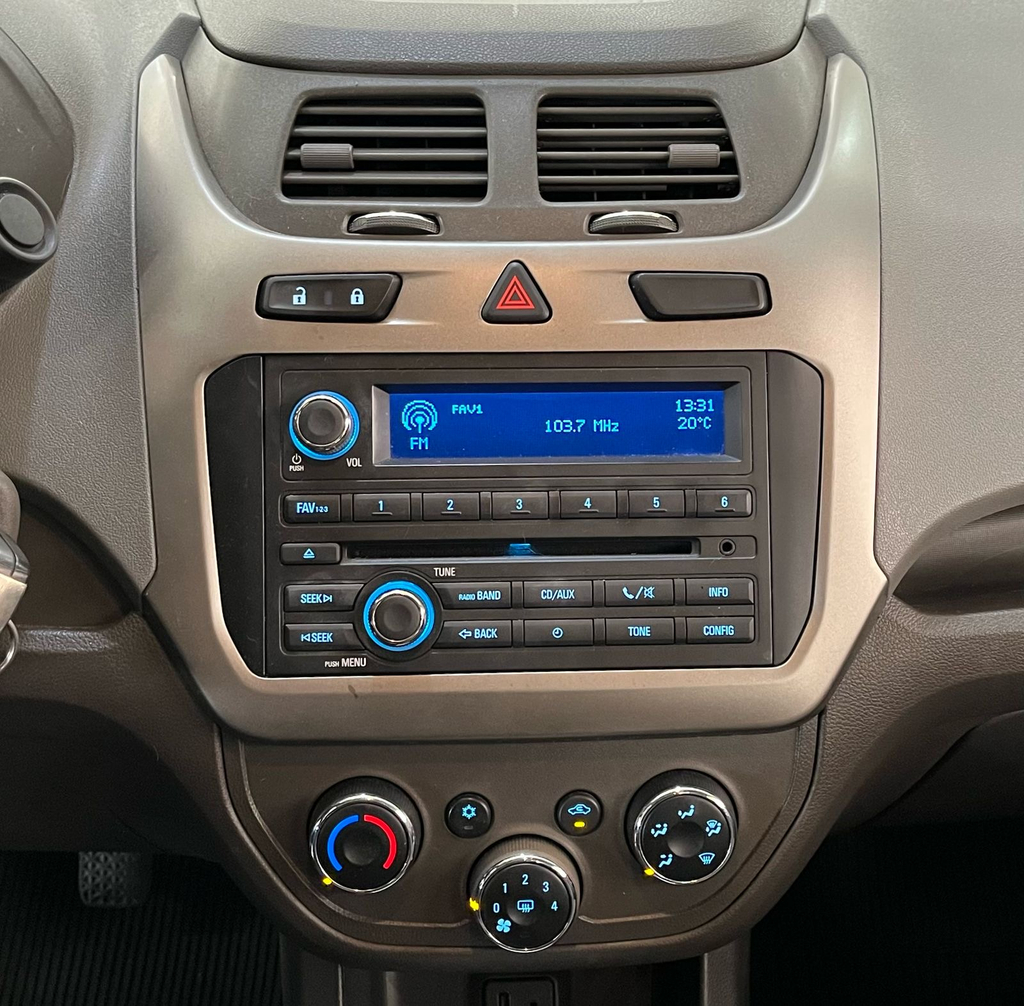 Chevrolet Cobalt Cinza