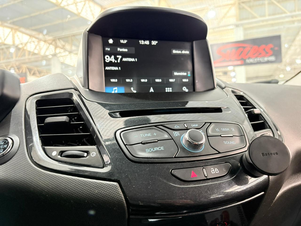 Ford New Fiesta Hatch Preto