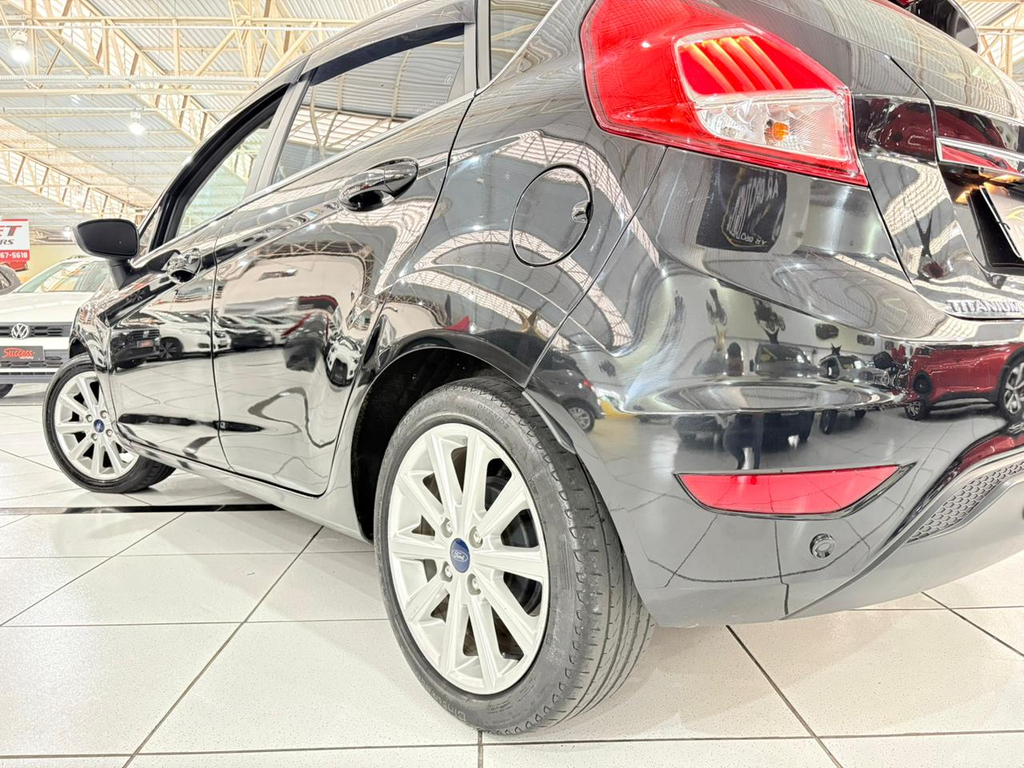 Ford New Fiesta Hatch Preto