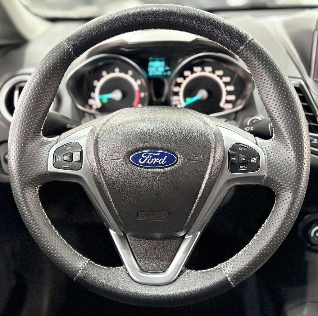 Ford New Fiesta Hatch Preto