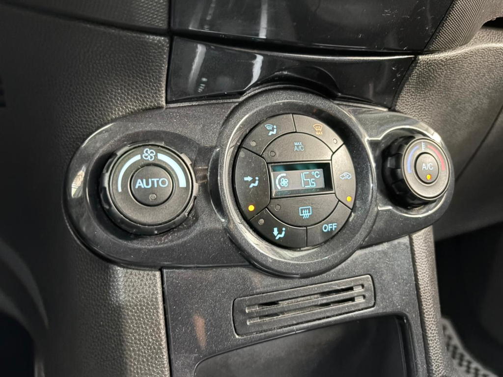 Ford New Fiesta Hatch Preto