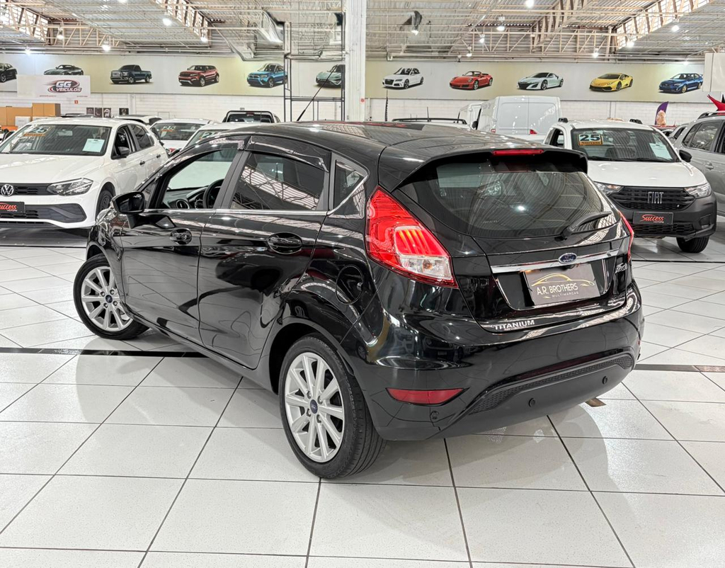 Ford New Fiesta Hatch Preto