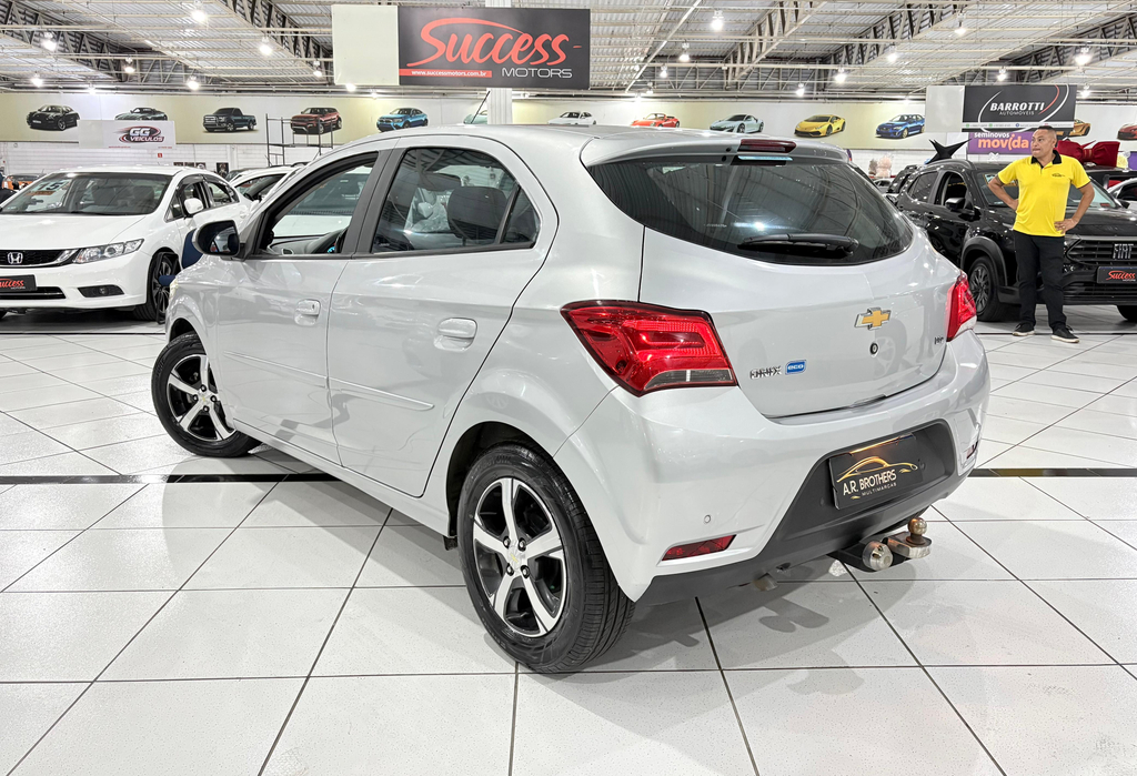 Chevrolet Onix Prata