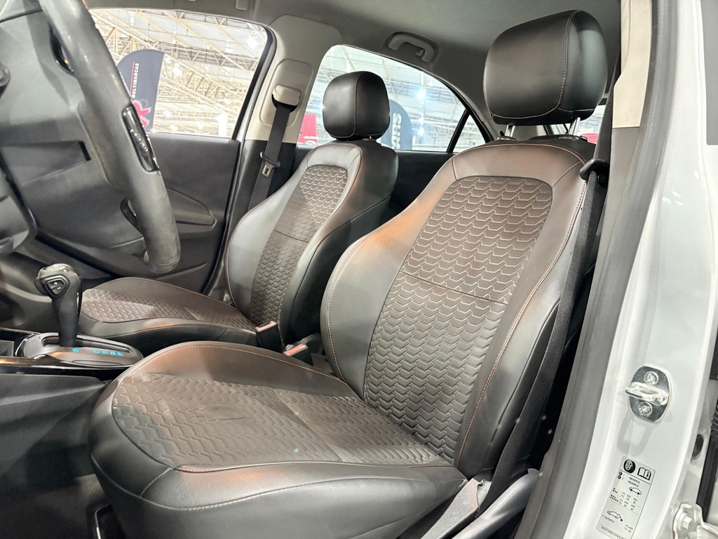 Chevrolet Onix Prata