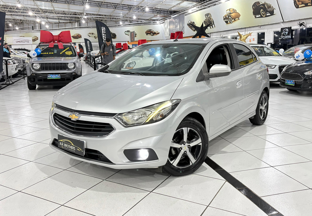 Chevrolet Onix Prata