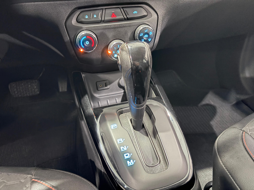 Chevrolet Onix Prata