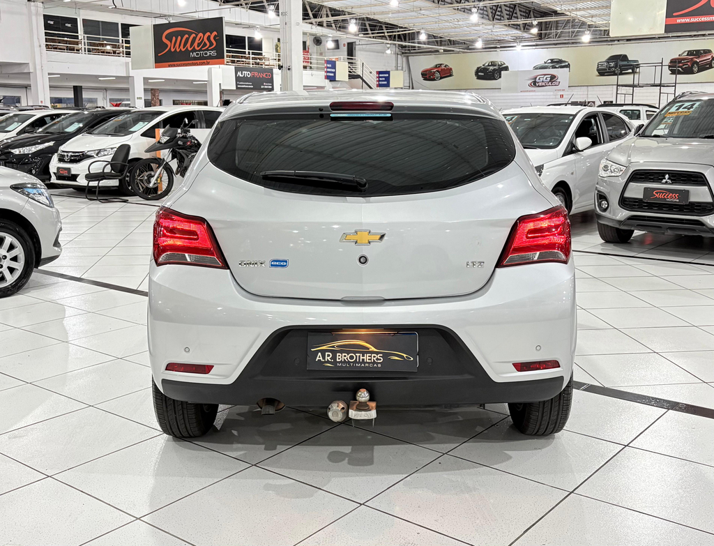 Chevrolet Onix Prata