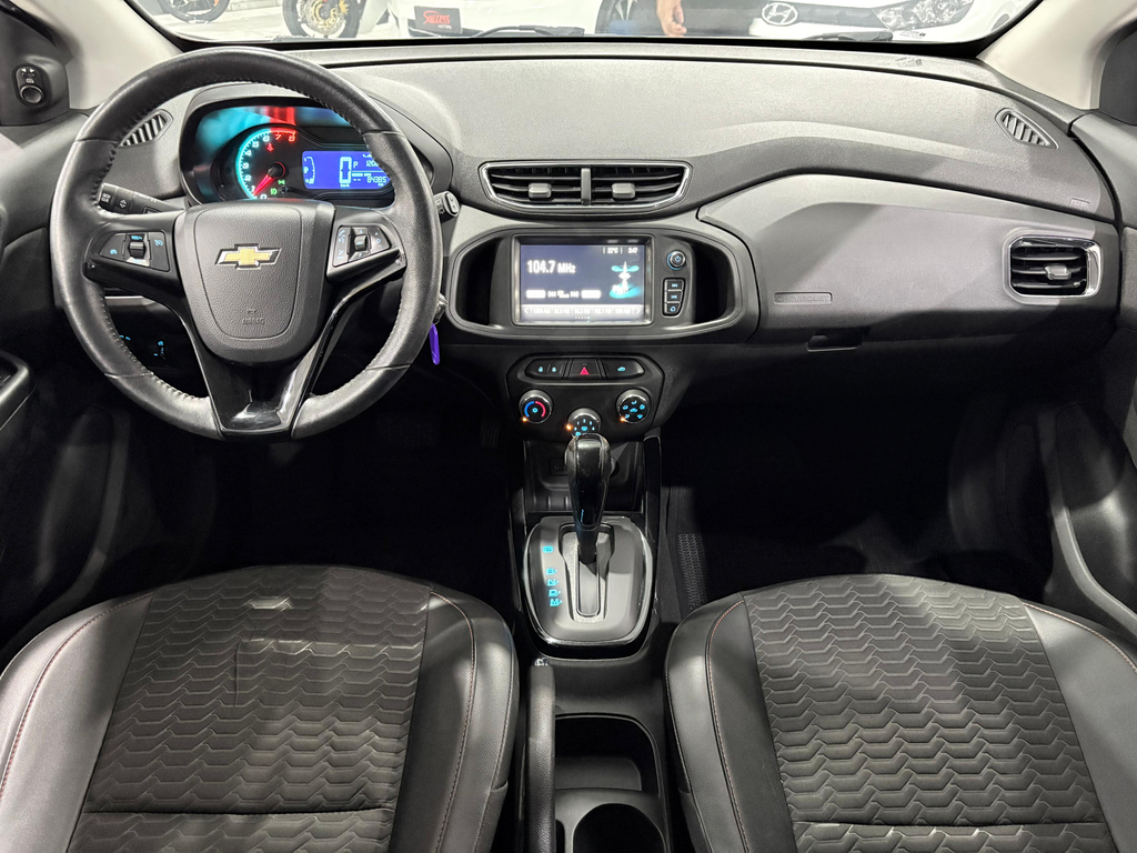Chevrolet Onix Prata