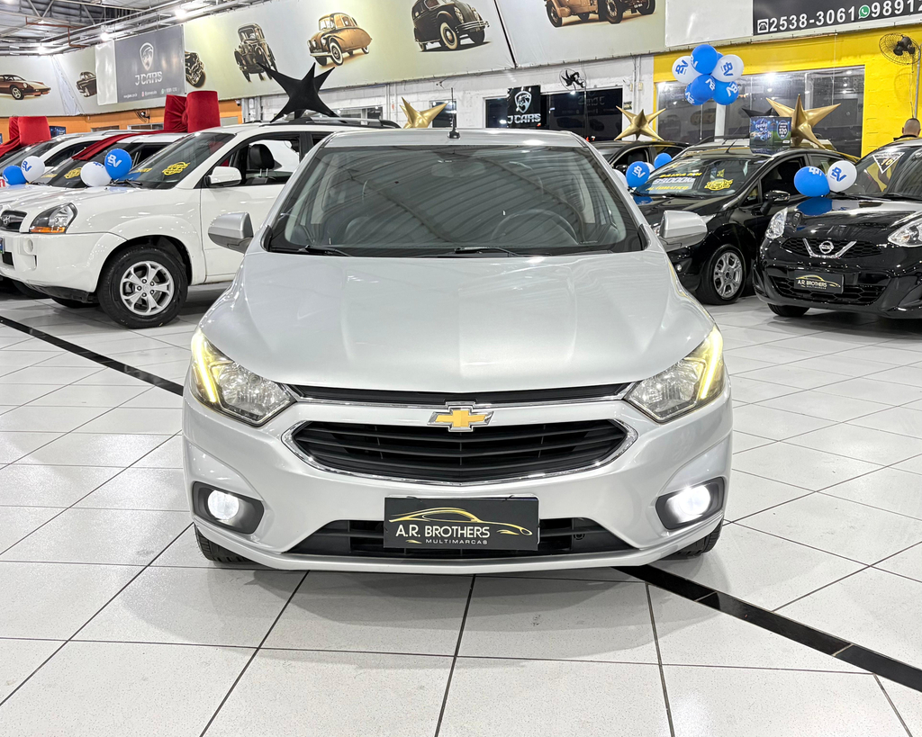 Chevrolet Onix Prata