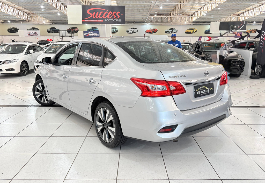 Nissan Sentra Prata