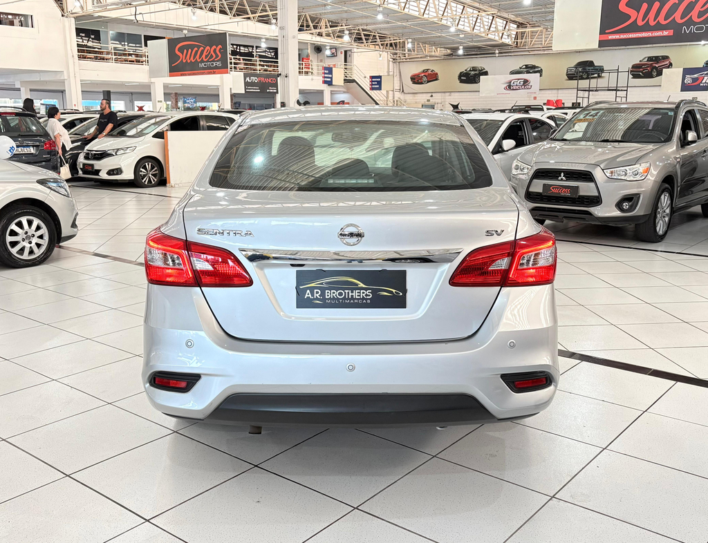 Nissan Sentra Prata