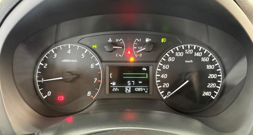 Nissan Sentra Prata