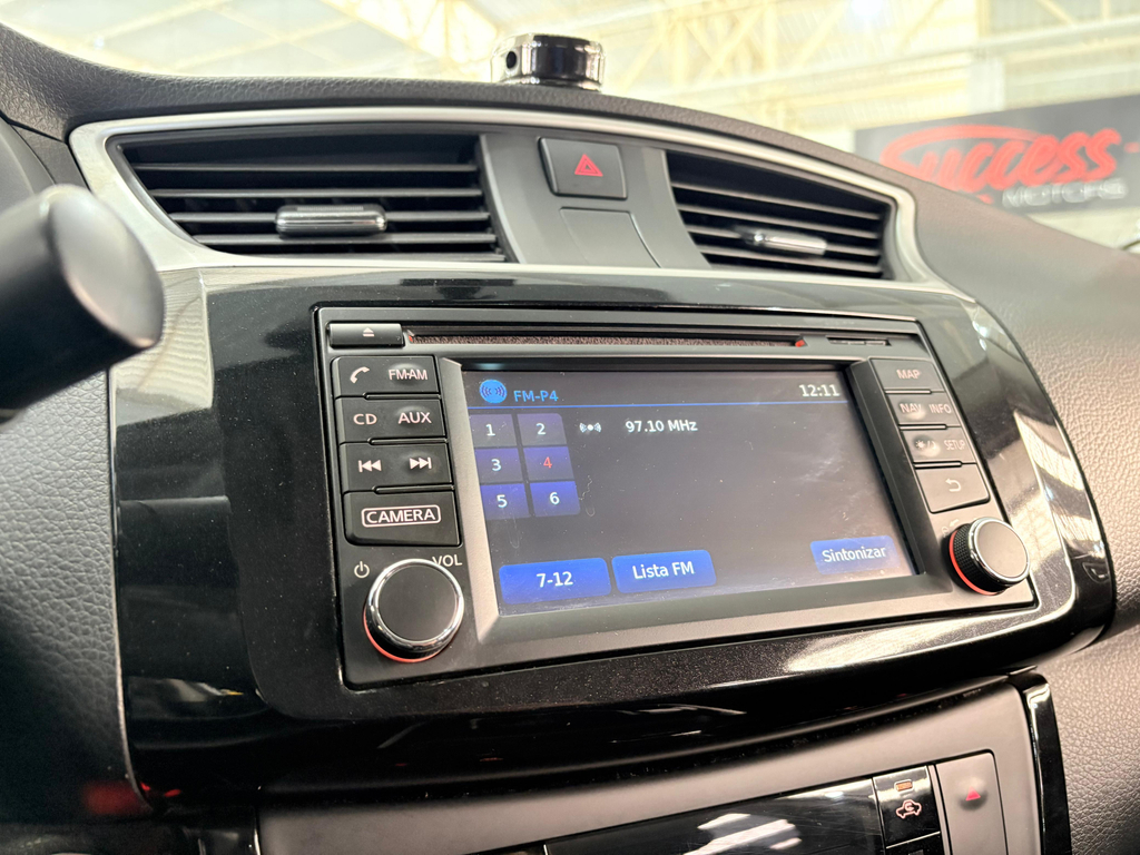 Nissan Sentra Prata