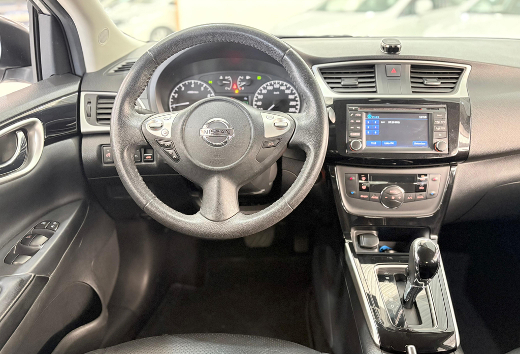 Nissan Sentra Prata