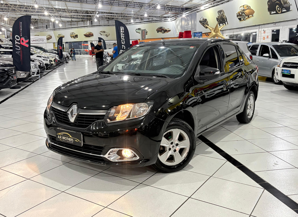 Renault Logan Preto